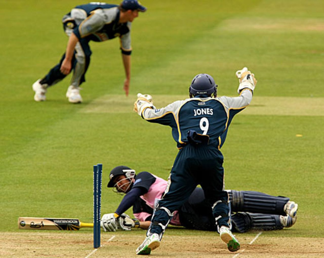 Geraint Jones celebrates Ryan McLaren's throw to run out Owais Shah, Middlesex v Kent, Friends Provident Trophy, Lord's, April 27, 2008