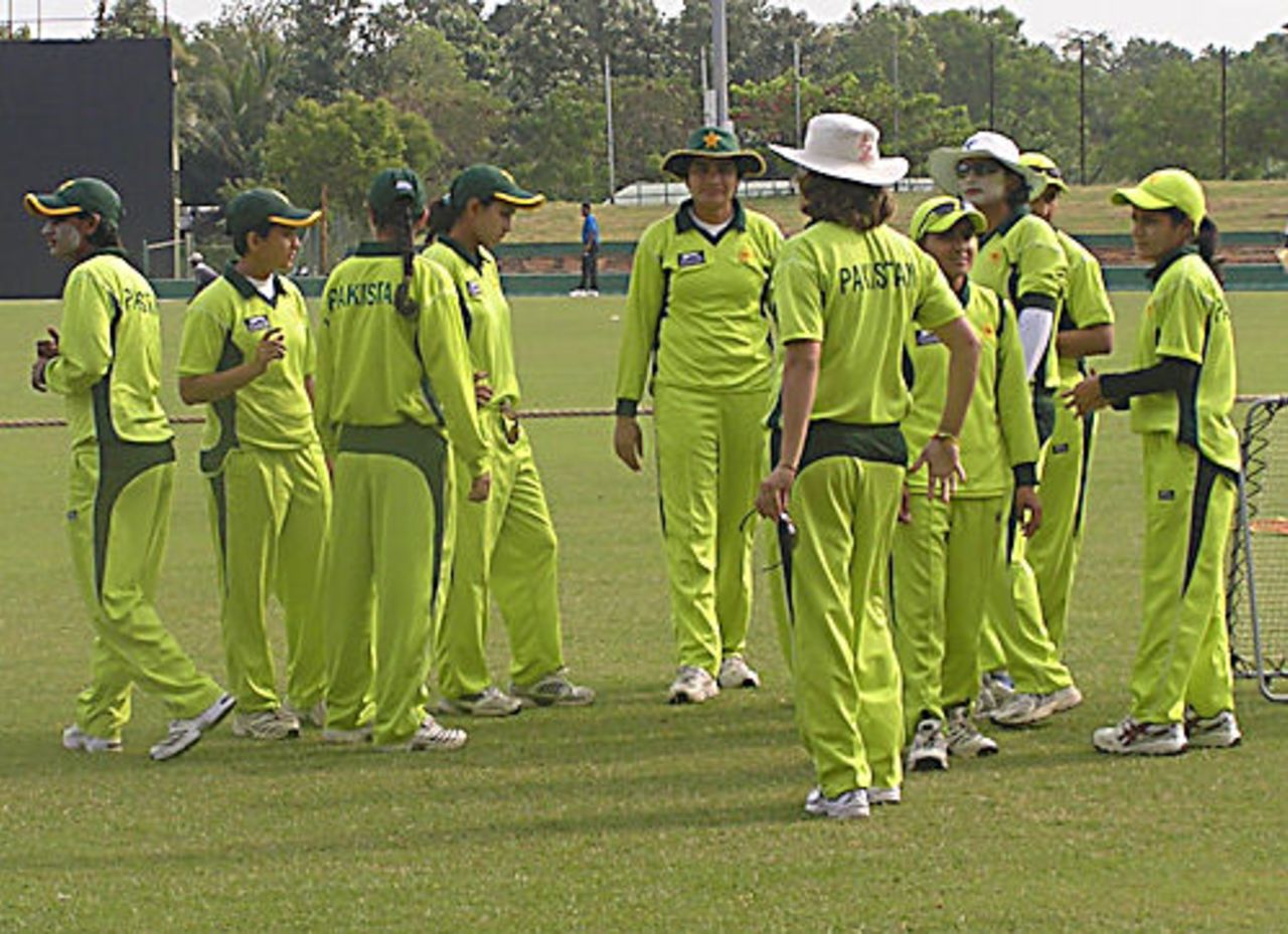 Pakistan players train ahead of their match against Sri Lanka, Sri Lanka v Pakistan, Dambulla, Women's Asia Cup, May 2, 2008