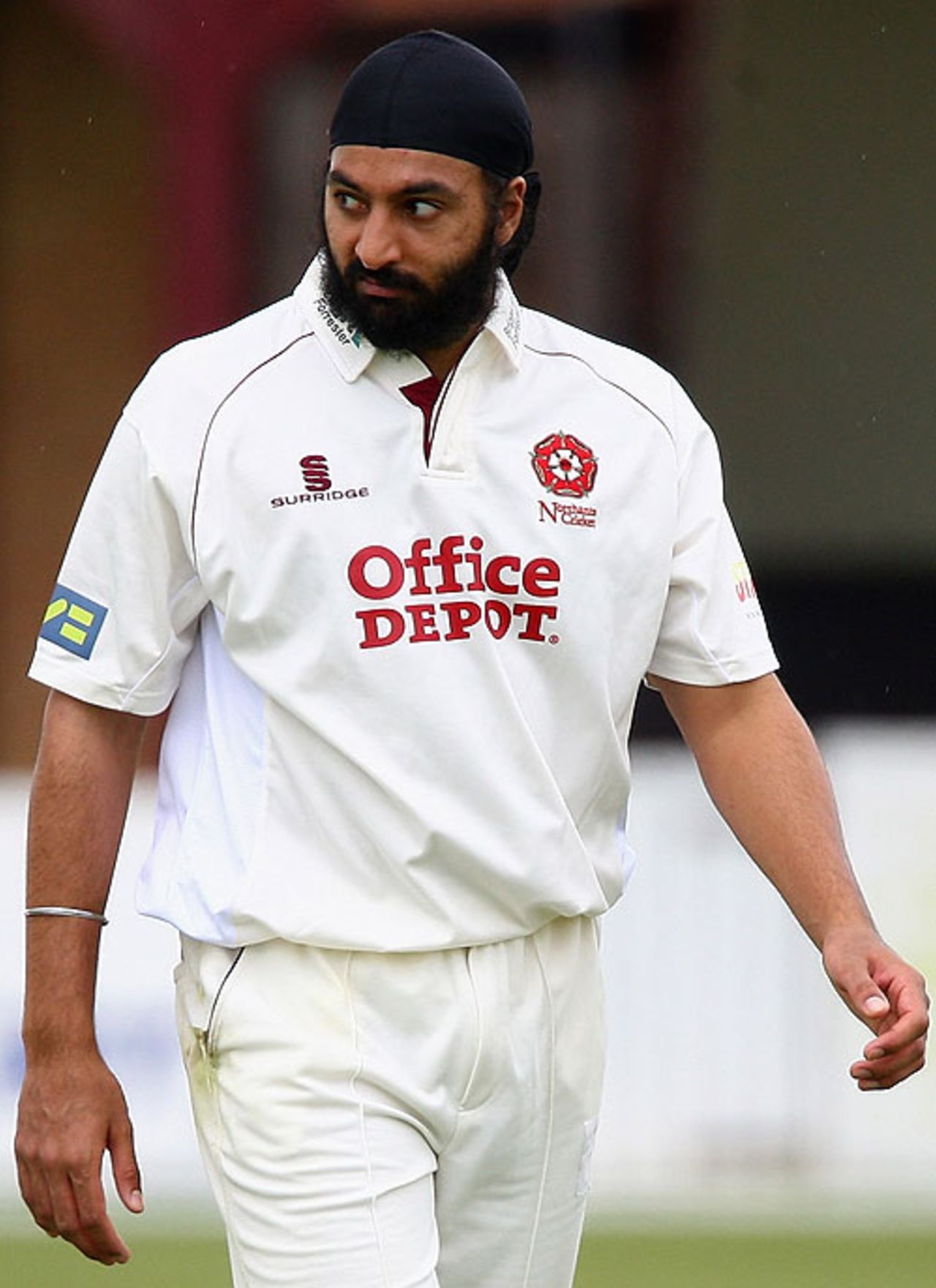 Monty Panesar patrols the outfield, Northamptonshire v Worcestershire, Northampton, May 2, 2008