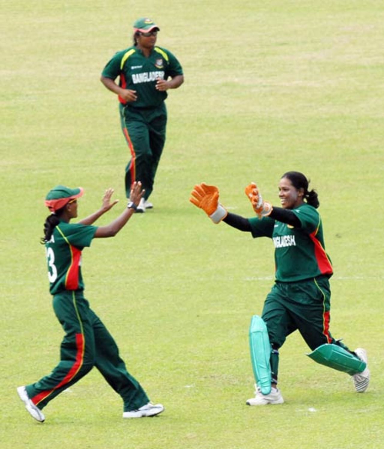 Bangladesh celebrate the wicket of Chamari Polgampola, Sri Lanka Women v Bangladesh Women, Women's Asia Cup, Kurunegala, May 9, 2008