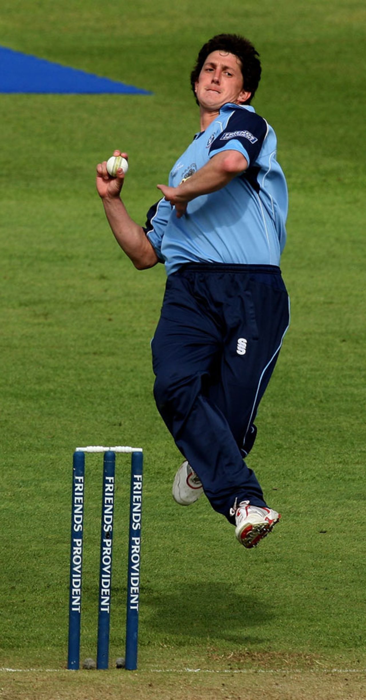 Jon Lewis runs in to bowl, Glamorgan v Gloucestershire, Friends Provident Trophy, Cardiff, May 9, 2008