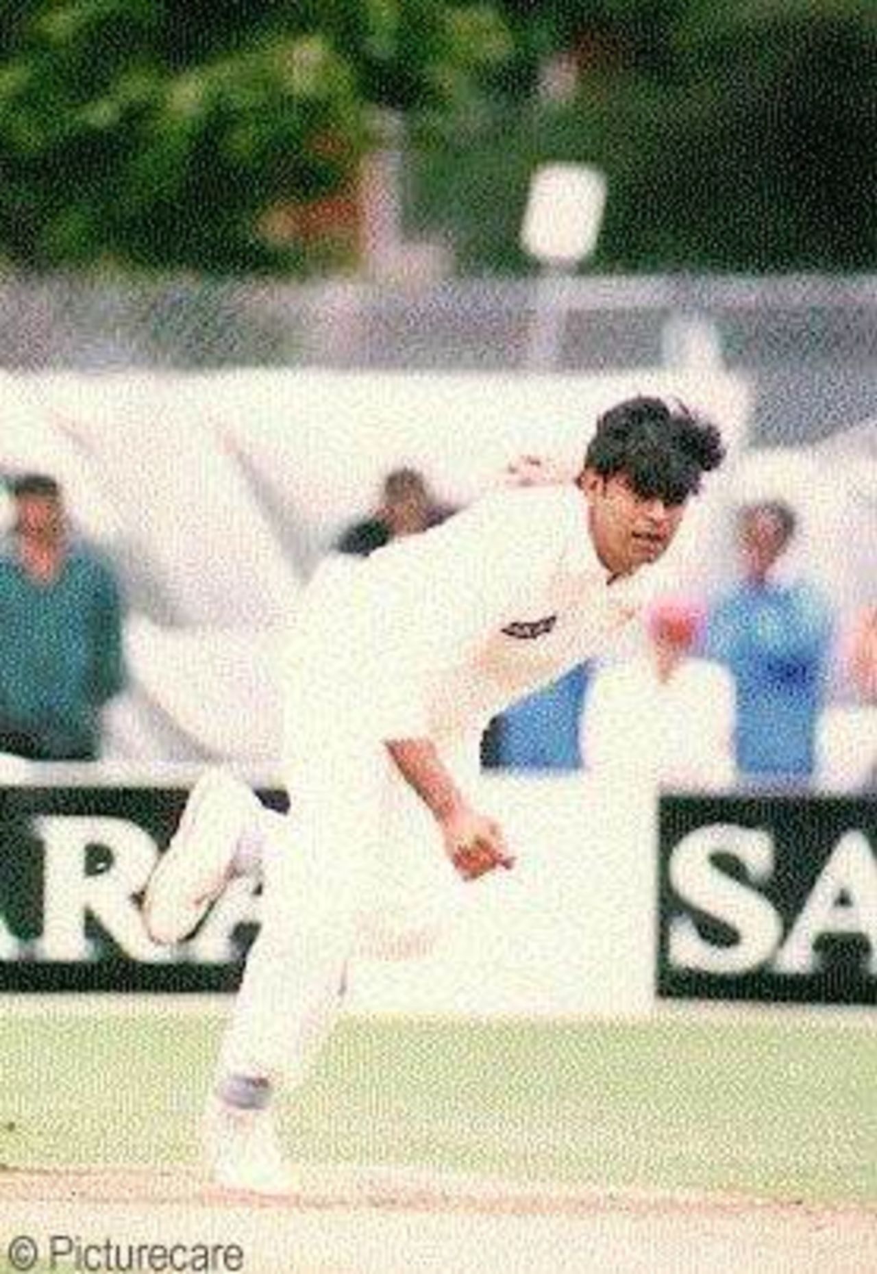 Aaqib Javed in his delivery stride, Pakistan v India, Toronto, Sahara Cup 1997
