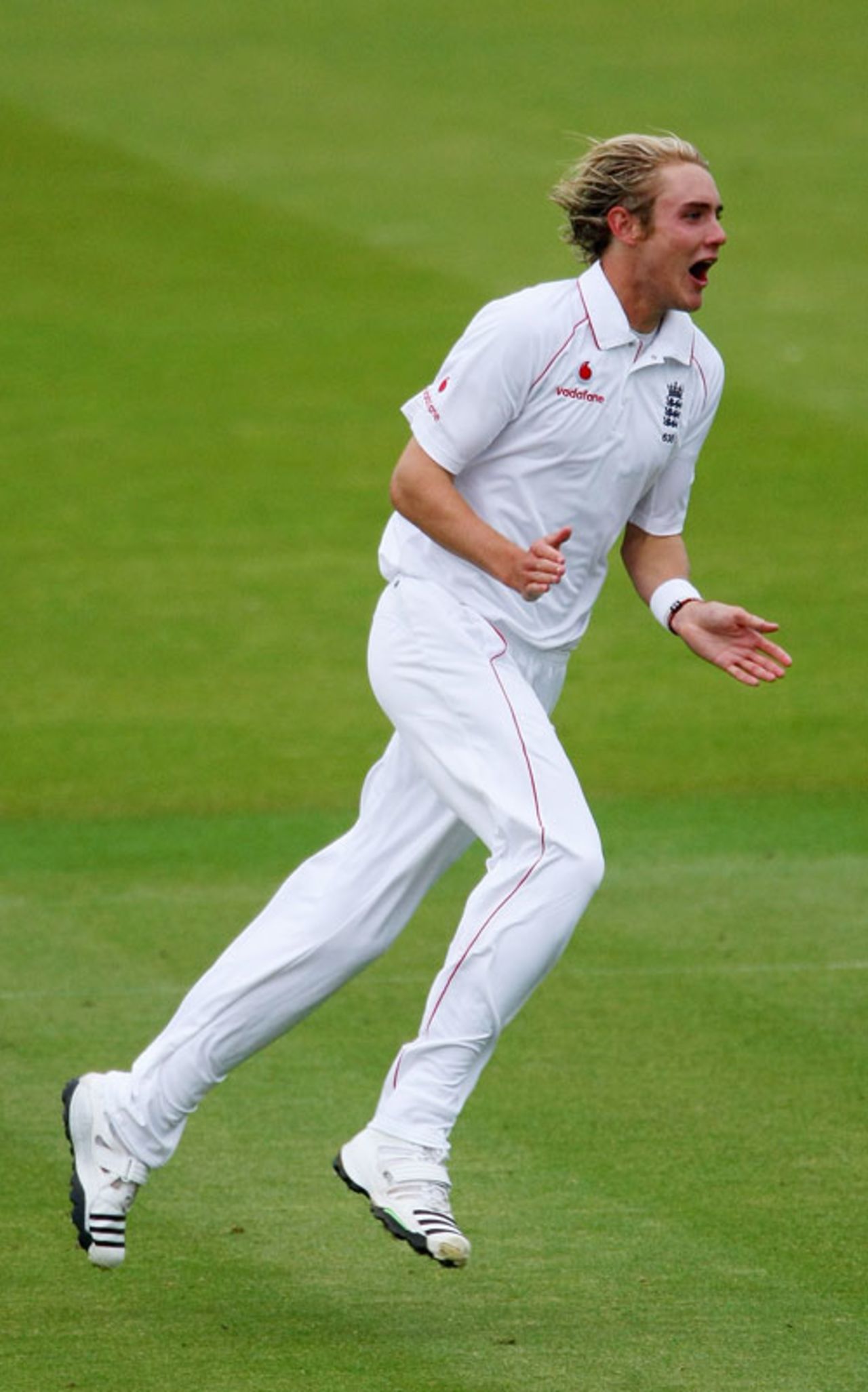 Stuart Broad celebrates a wicket, England v New Zealand, 1st Test, Lord's, 1st day, May 15, 2008