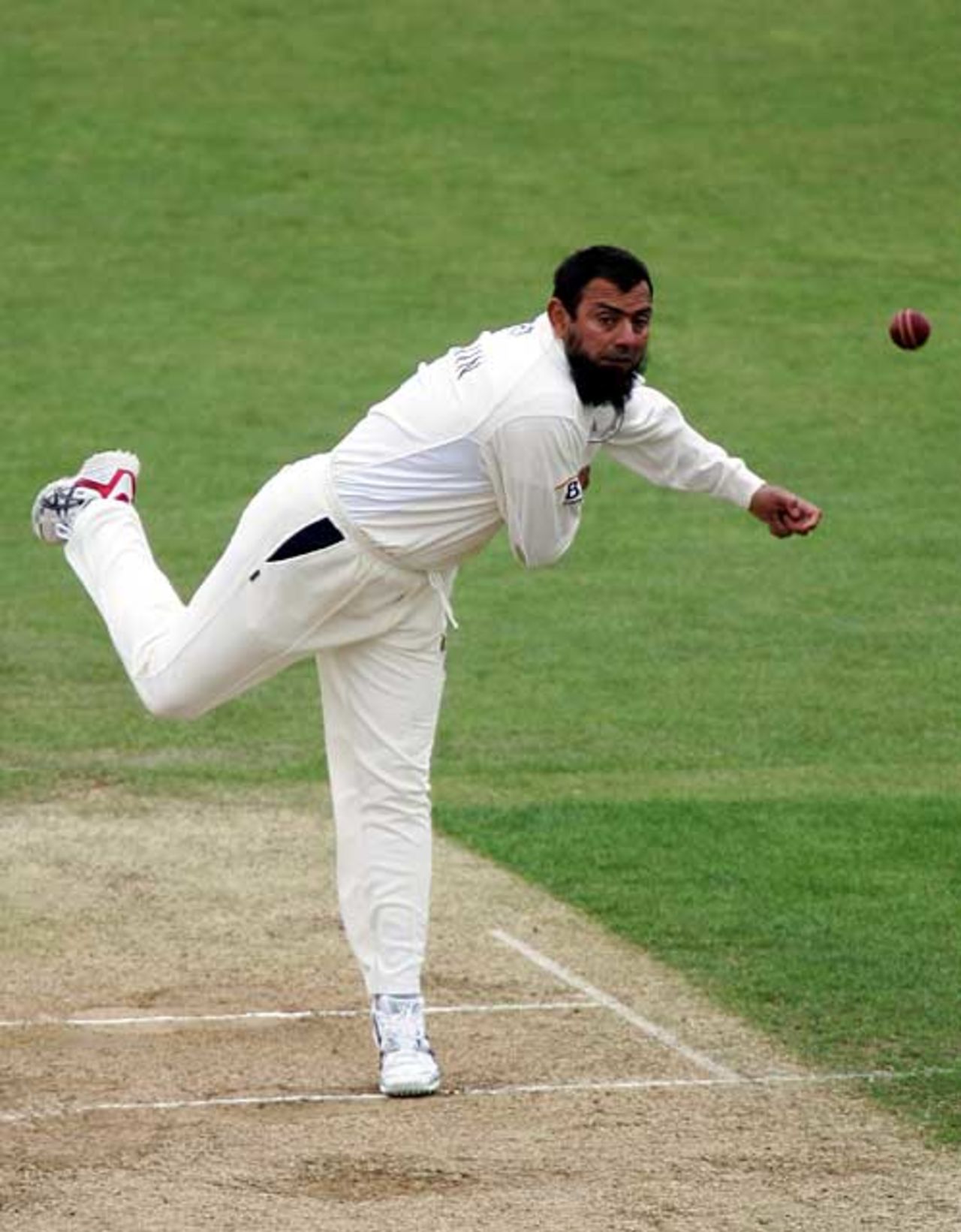 Saqlain Mushtaq nearly spun Surrey to victory with five wickets, Hampshire v Surrey, County Championship, The Rose Bowl, May 17, 2008
