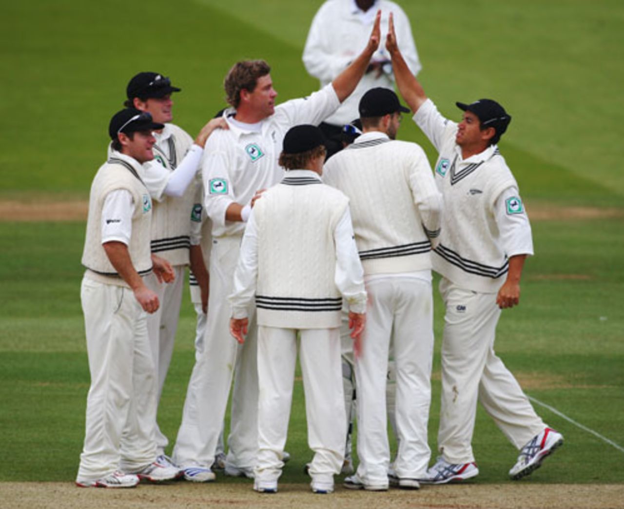 Jacob Oram's team-mates congratulate him on removing Andrew Strauss, England v New Zealand, 1st Test, Lord's, May 18, 2008