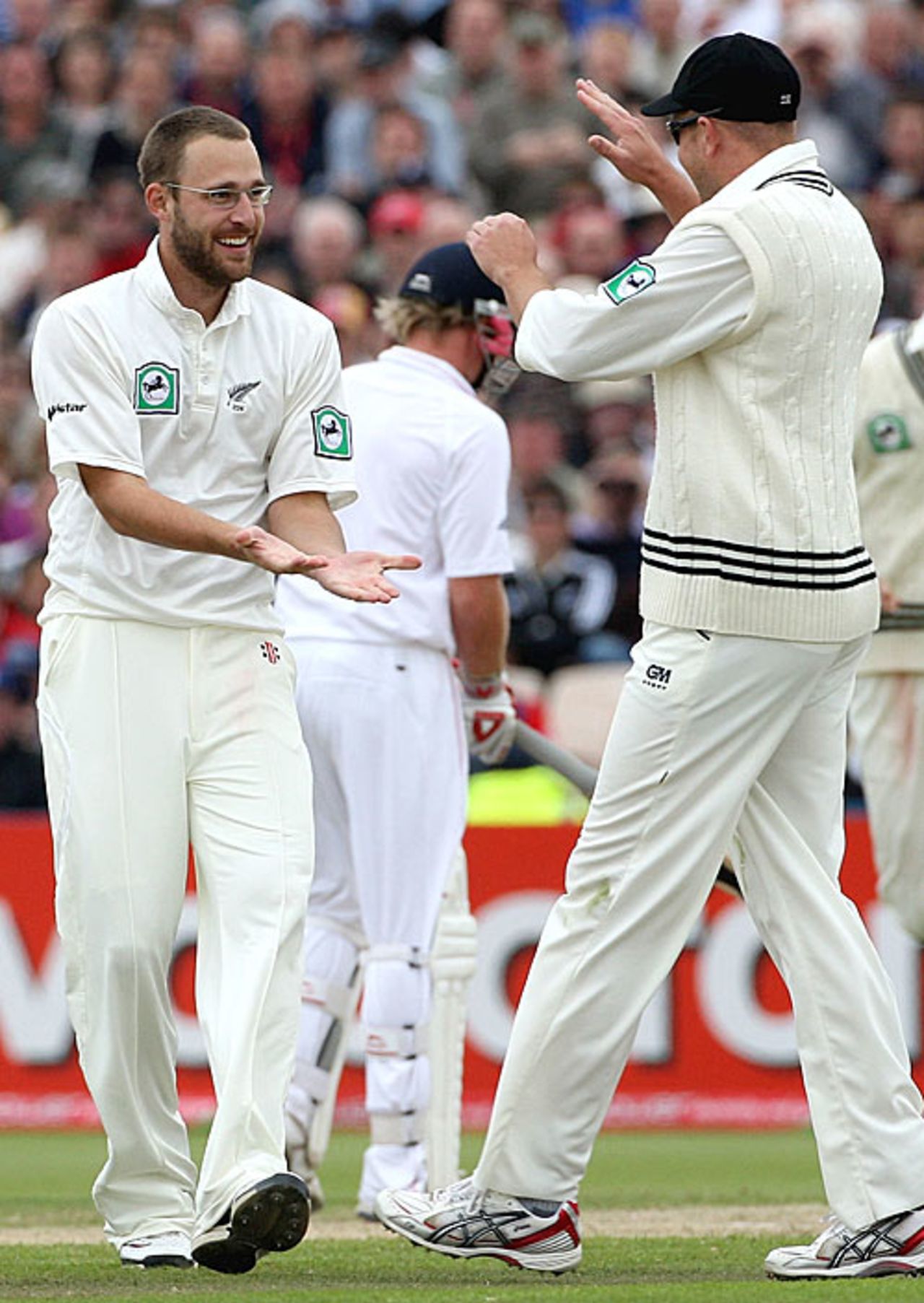 Daniel Vettori is congratulated on one of his five wickets, England v New Zealand, 2nd Test, Old Trafford, May 25, 2008