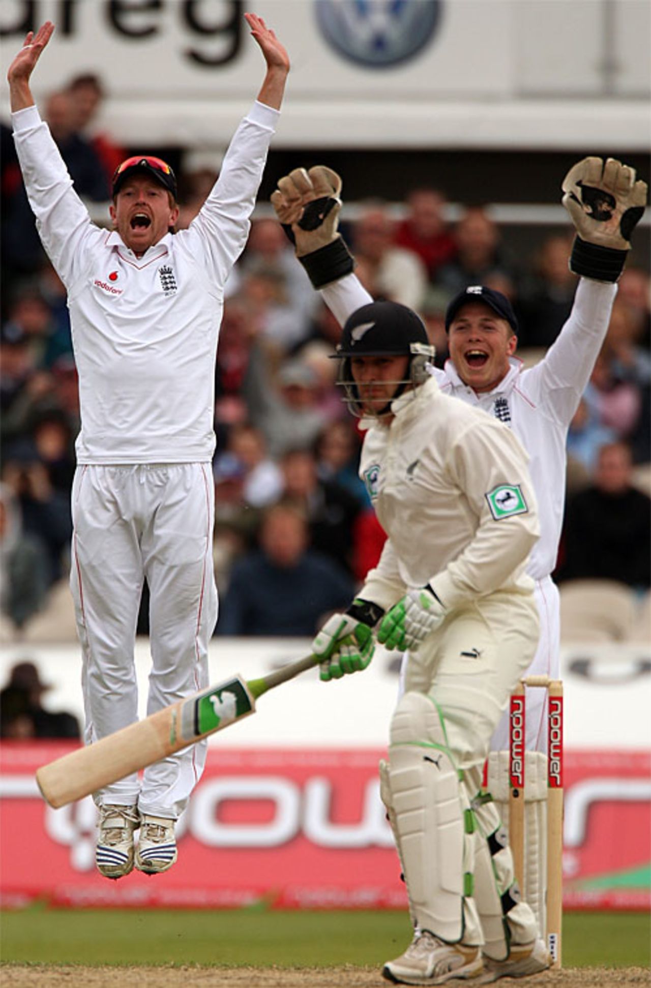 The eyes have it - Paul Collingwood and Tim Ambrose know that Monty Panesar has trapped Brendon McCullum, England v New Zealand, 2nd Test, Old Trafford, May 25, 2008