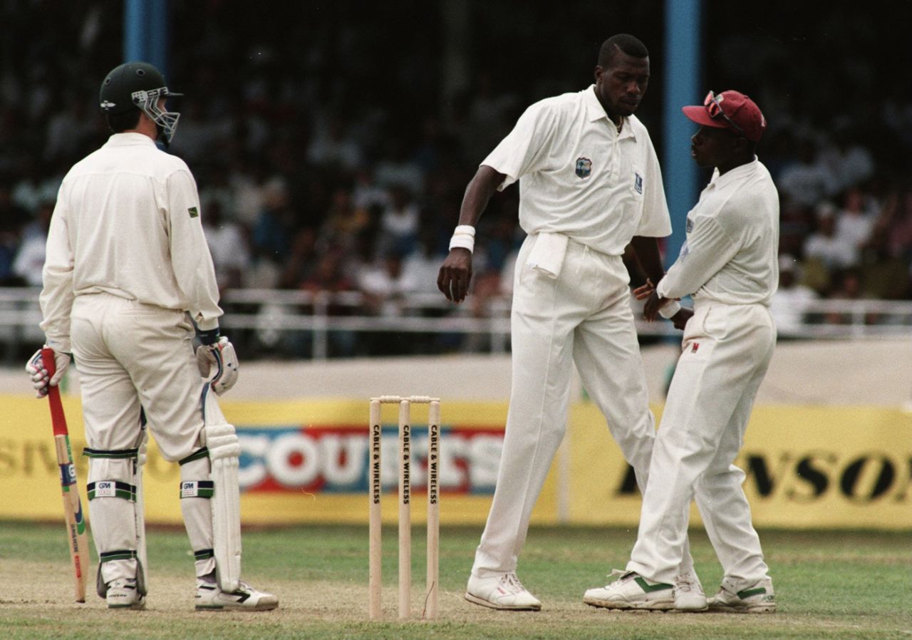 Richie Richardson pulls Curtly Ambrose away from Steve Waugh, West Indies v Australia, third Test, Port-of-Spain, Trinidad
