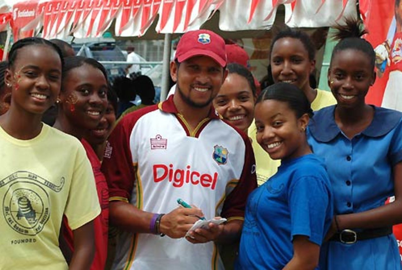 Ramnaresh Sarwan obliges autographs for female fans, Antigua, May 28, 2008