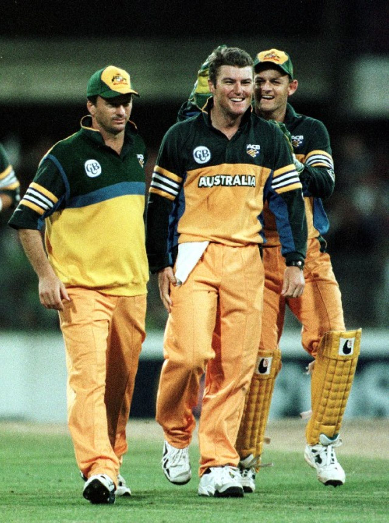 Stuart MacGill is congratulated on an ODI wicket, Australia v Pakistan, January 19, 2000, Sydney