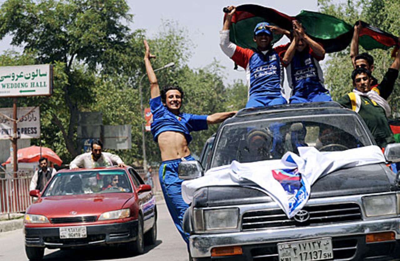 Afghanistanis celebrate their side's triumph in the World Cricket League Division 5, Kabul, May 31, 2008