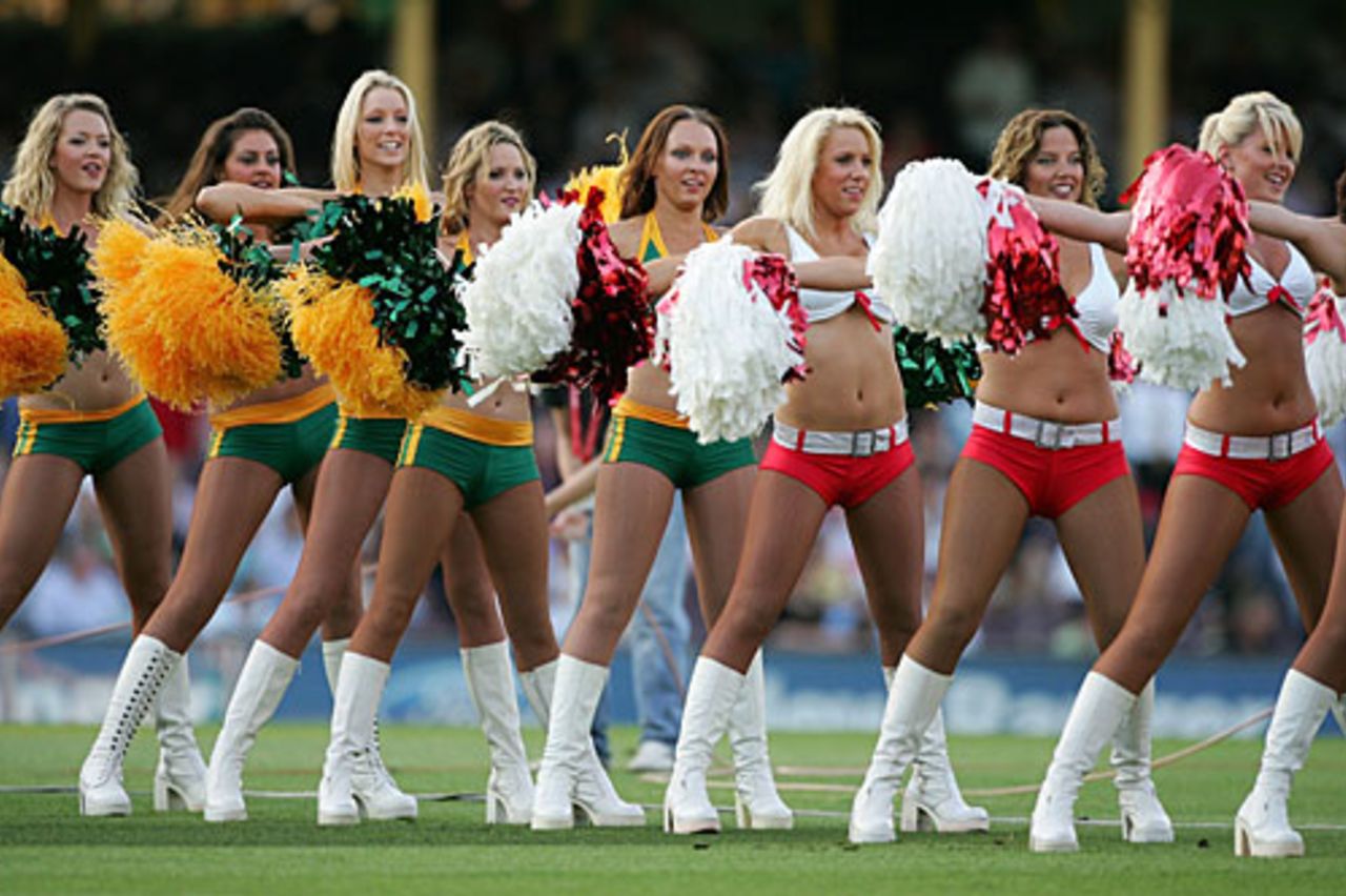 Cheerleaders perform ahead of the Twenty20 action, Australia v England, Only Twenty20, Sydney, January 9, 2007