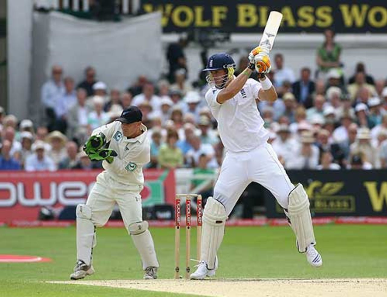 Kevin Pietersen works Daniel Vettori away for a couple, England v New Zealand, 3rd Test, Trent Bridge, June 5, 2008
