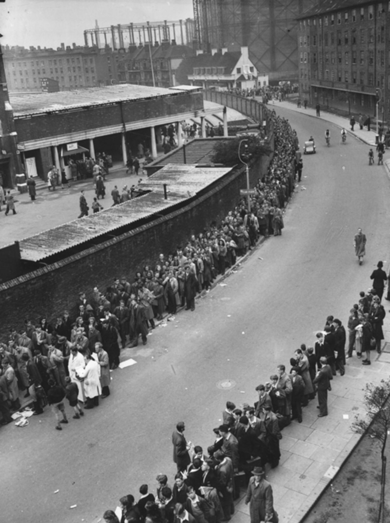 Crowds queue outside The Oval ahead of the start of the final Test, England v Australia, 5th Test, The Oval, August 14, 1948