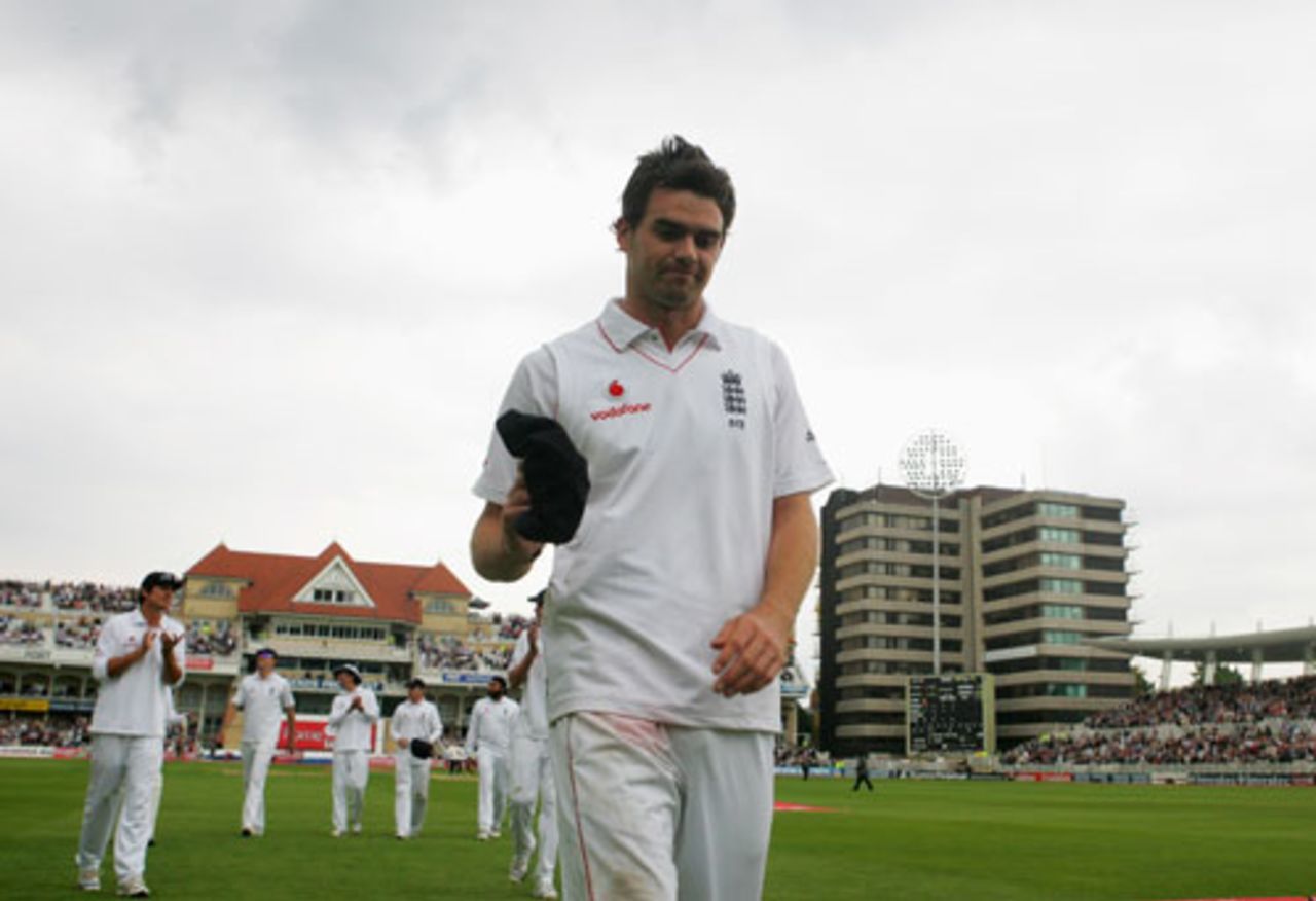 James Anderson walks off to a standing ovation after finishing the second day with 6 for 42, England v New Zealand, 3rd Test, Trent Bridge, June 6, 2008