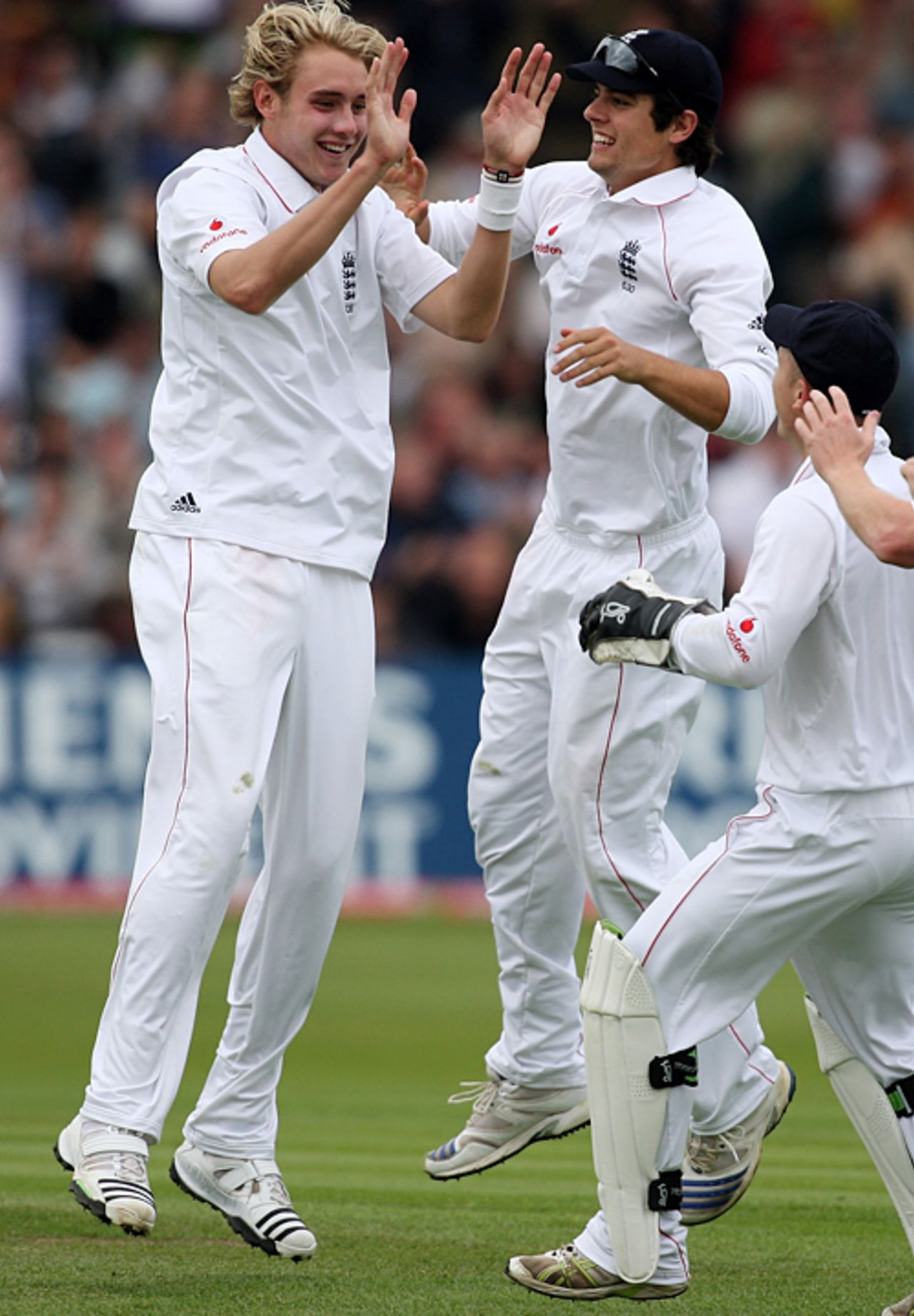 Stuart Broad is congratulated on removing Aaron Redmond, England v New Zealand, 3rd Test, Trent Bridge, June 7, 2008