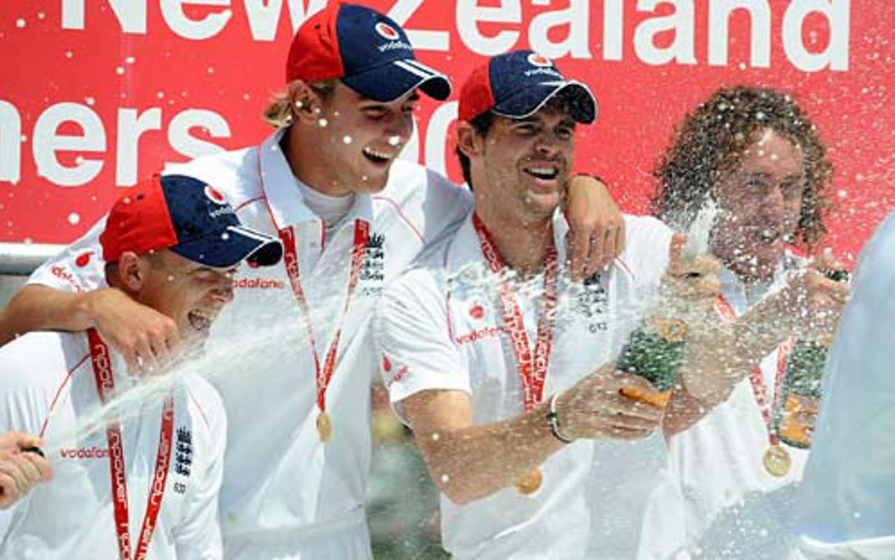 England's quick bowlers lead the post-match celebrations, England v New Zealand, 3rd Test, Trent Bridge, June 8, 2008