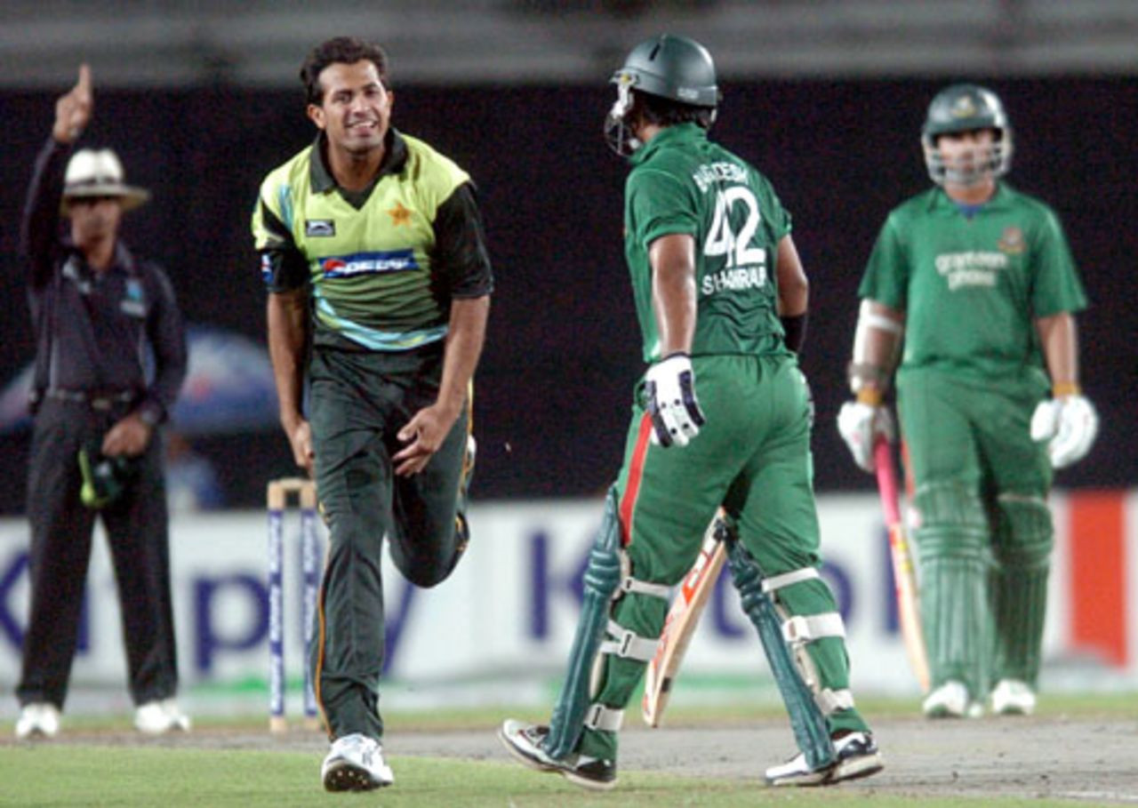 Wahab Riaz after dismissing Shahriar Nafees, Bangladesh v Pakistan, Kitply Cup, Dhaka, June 8, 2008