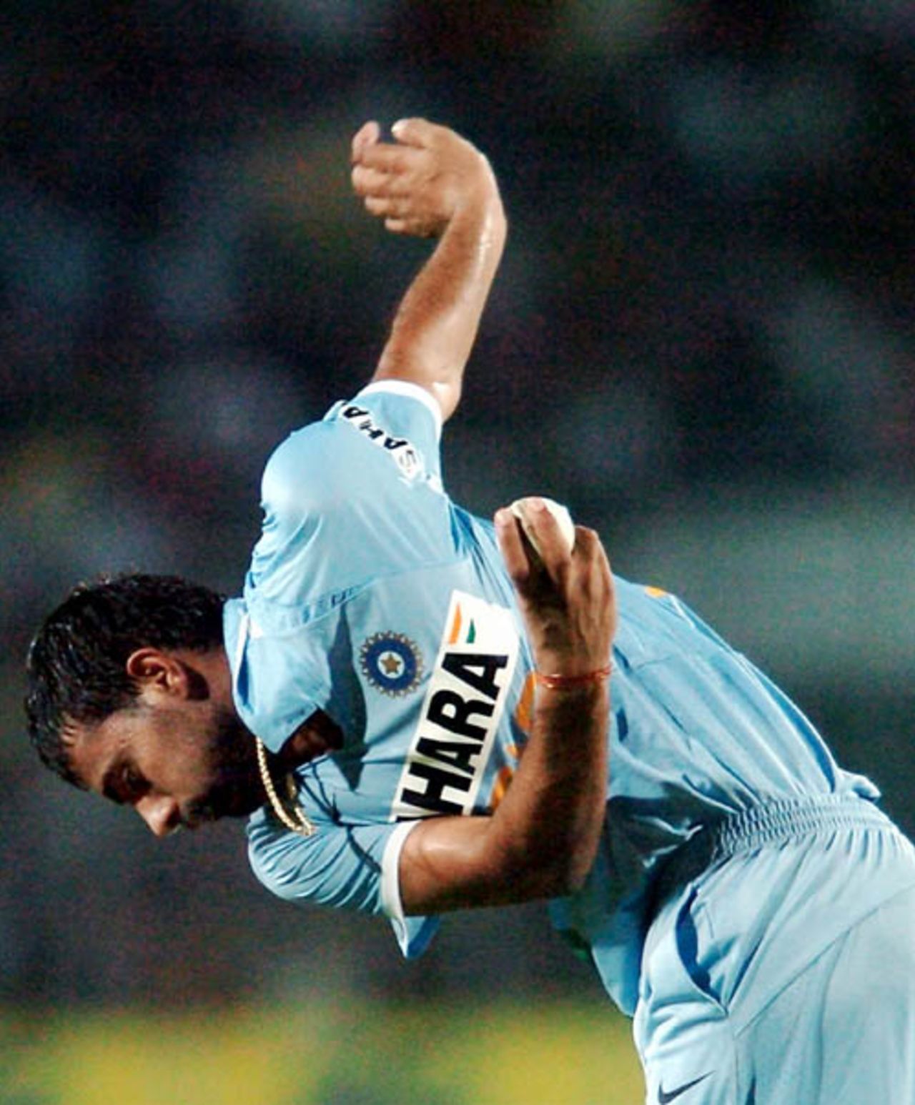 Praveen Kumar gears up to bowl, India v Pakistan, Kitply Cup, Mirpur, June 10, 2008