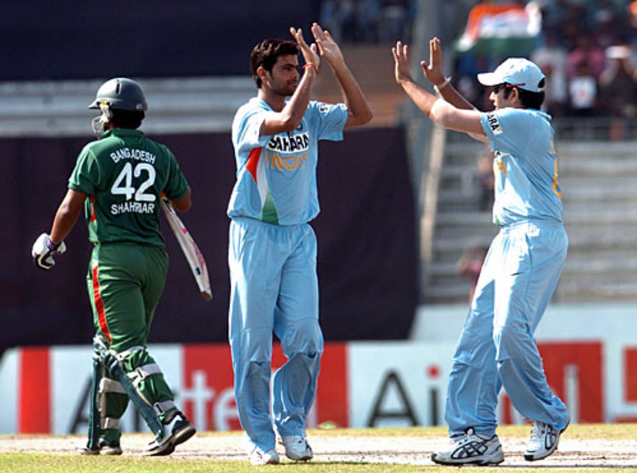 RP Singh bowled Shahriar Nafees for nine runs, Bangladesh v India, 3rd ODI, Kitply Cup, Mirpur, June 12, 2008