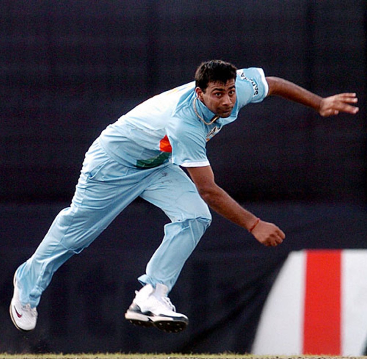 Praveen Kumar in his follow-through, Bangladesh v India, 3rd ODI, Kitply Cup, Mirpur, June 12, 2008