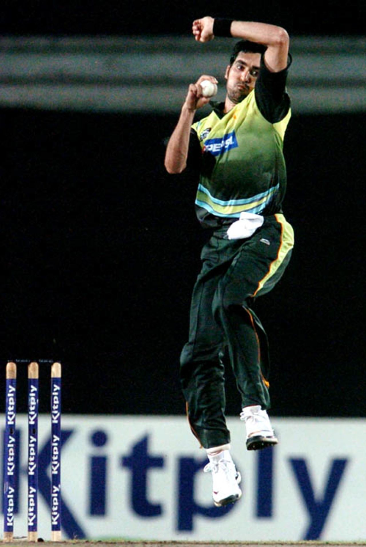 Umar Gul winds up to deliver the ball, India v Pakistan, Kitply Cup final, Mirpur, June 14, 2008