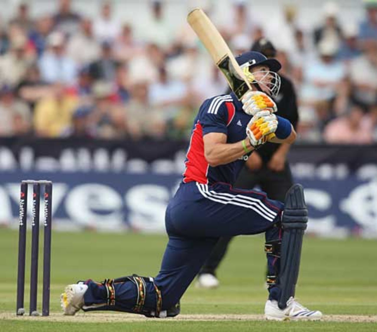 Kevin Pietersen brings out his flamboyant switch-hit, England v New Zealand, 1st ODI, Chester-le-Street, June 15, 2008