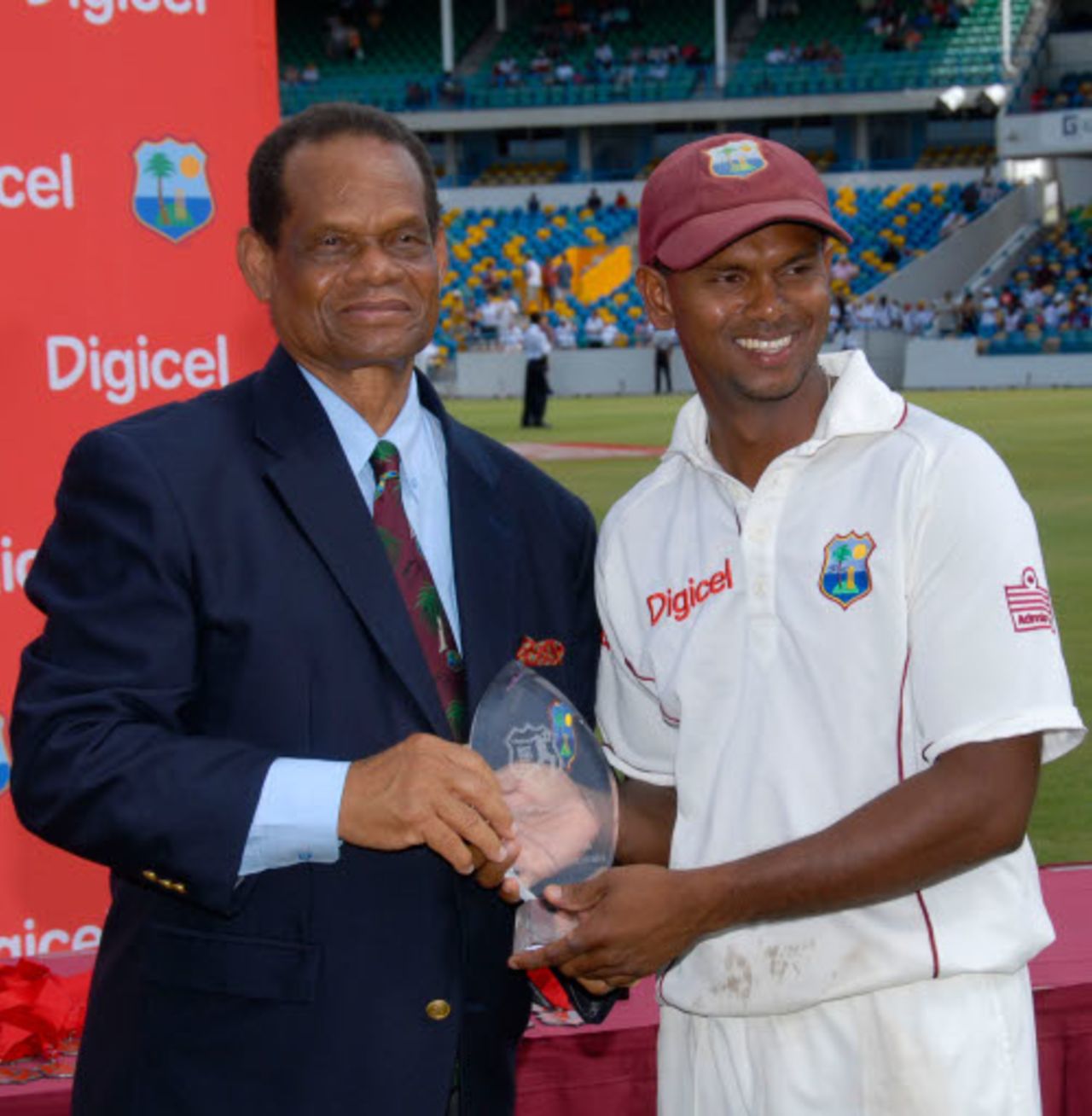 Shivnarine Chanderpaul receives the Man-of-the-Series award, West Indies v Australia, 3rd Test, Barbados, 5th day, June 16, 2008