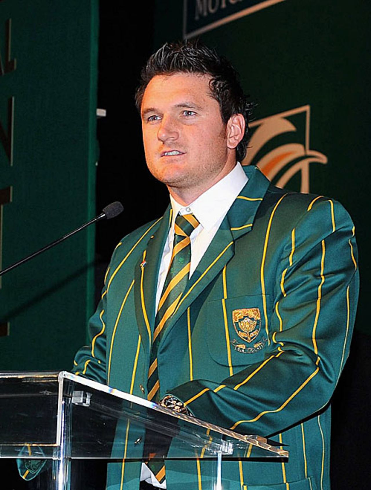 Graeme Smith speaks at the South African cricket awards, Johannesburg, June 17, 2008
