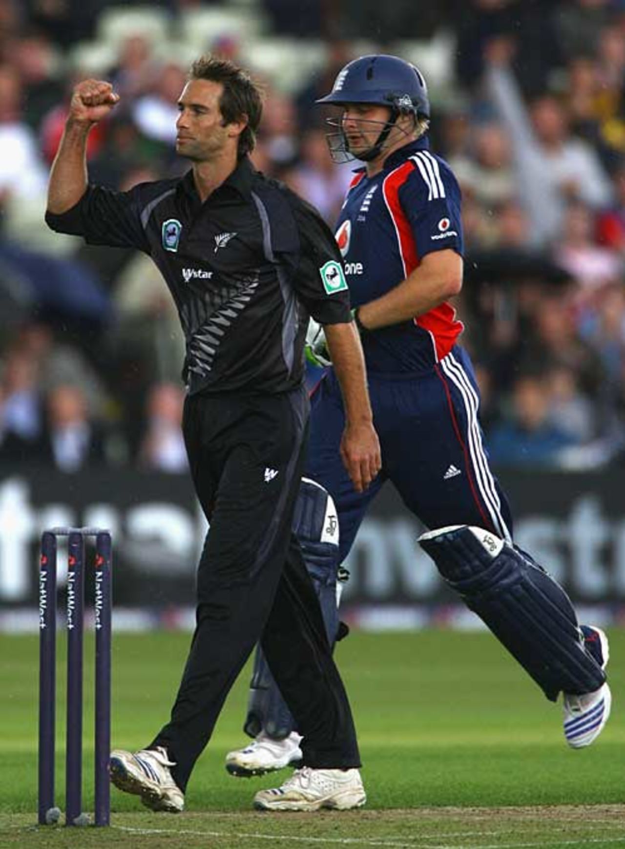 Grant Elliott picks up his first ODI wicket by removing Luke Wright, England v New Zealand, 2nd ODI, Edgbaston, June 18, 2008