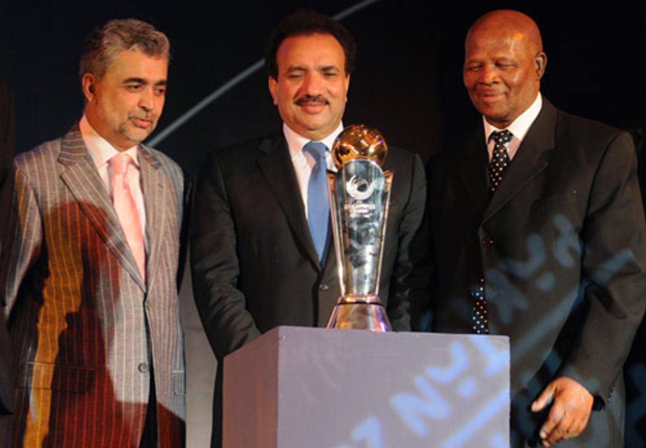 Nasim Ashraf, the PCB chairman, Rehman Malik, advisor to the Pakistan prime minister on Interior, and Ray Mali, the ICC president, after unveiling the Champions Trophy, Lahore, June 18, 2008