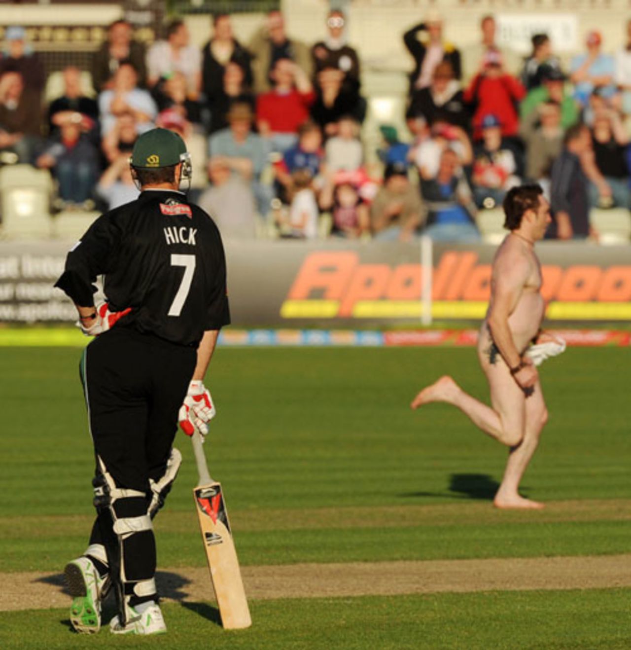 Graeme Hick watches a streak, Worcestershire v Somerset, Twenty20, Worcester, June 19, 2008