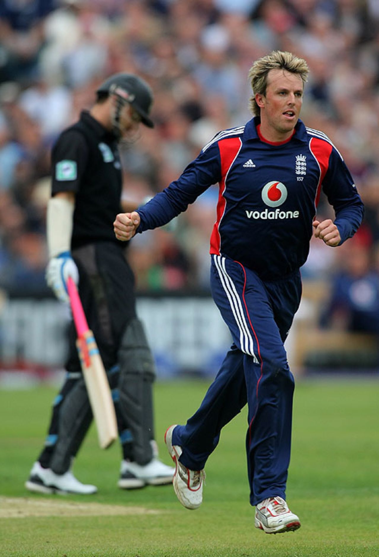Graeme Swann snapped up Daniel Vettori for 18, England v New Zealand, 3rd ODI, Bristol, June 21, 2008
