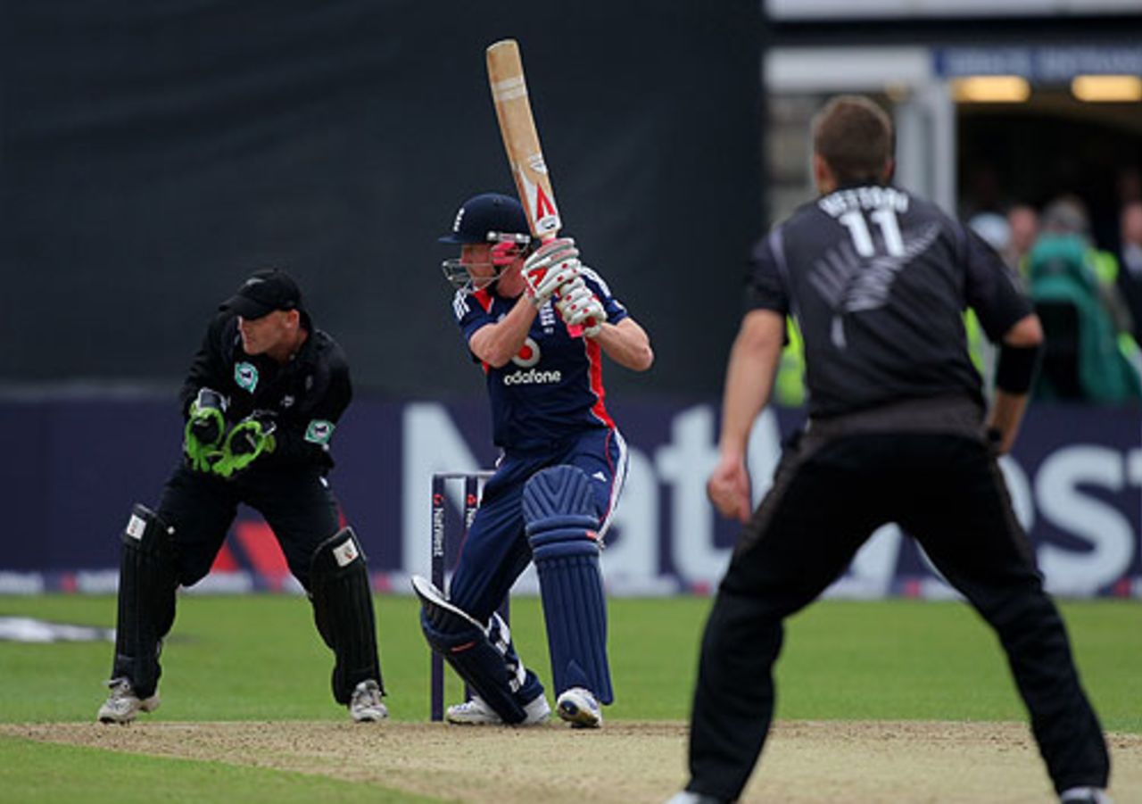Paul Collingwood's sedate 34 held up England for a while, England v New Zealand, 3rd ODI, Bristol, June 21, 2008