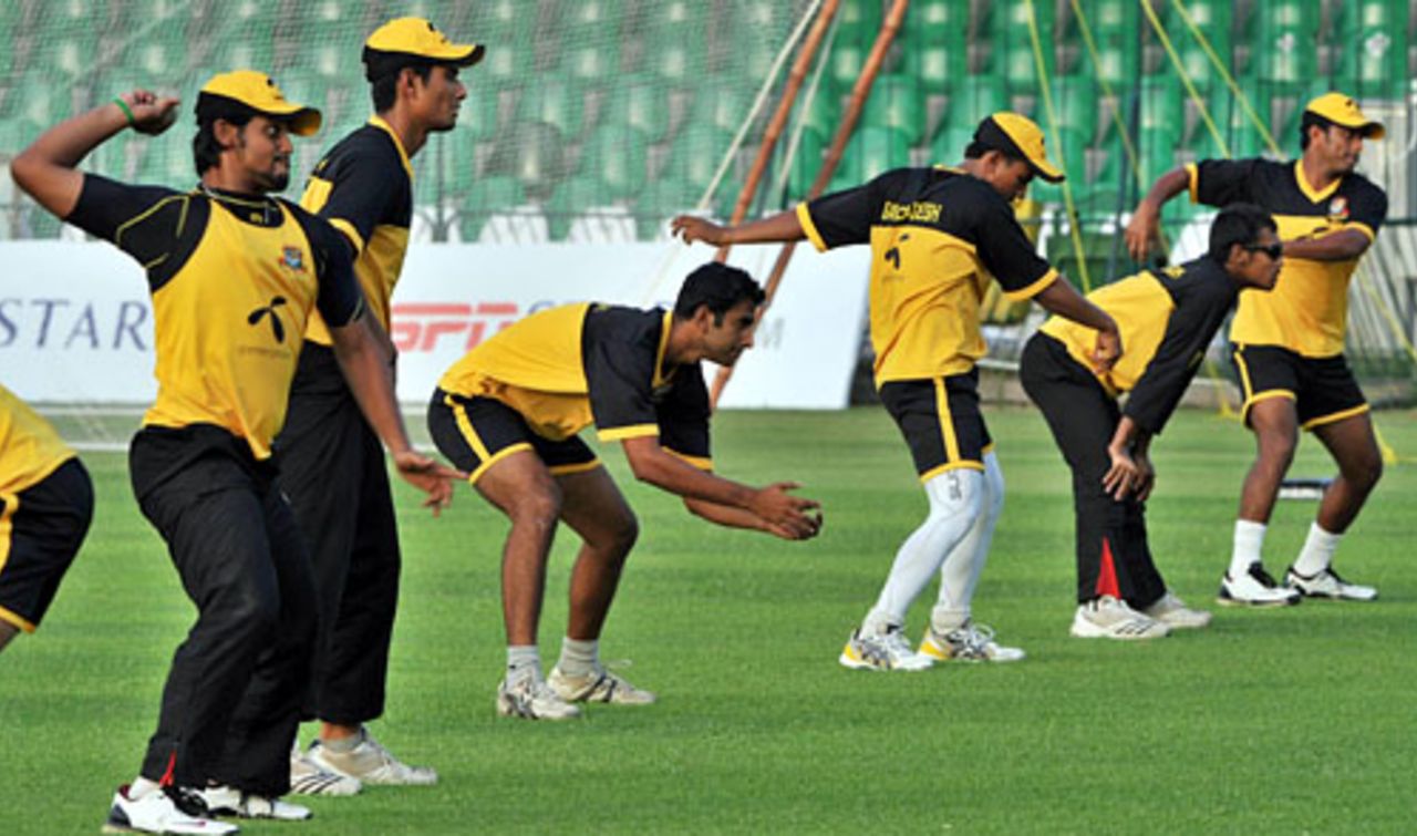 Bangladesh's players fine-tune their fielding skills, Lahore, June 22, 2008