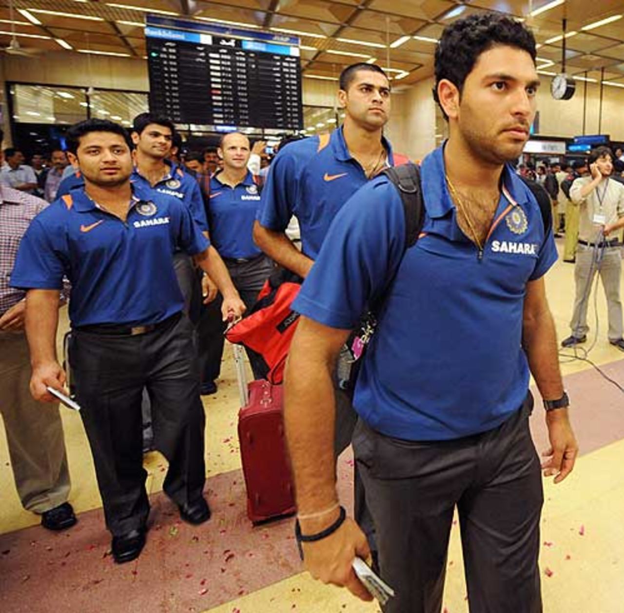 Indian players arrive in Karachi, June 22, 2008