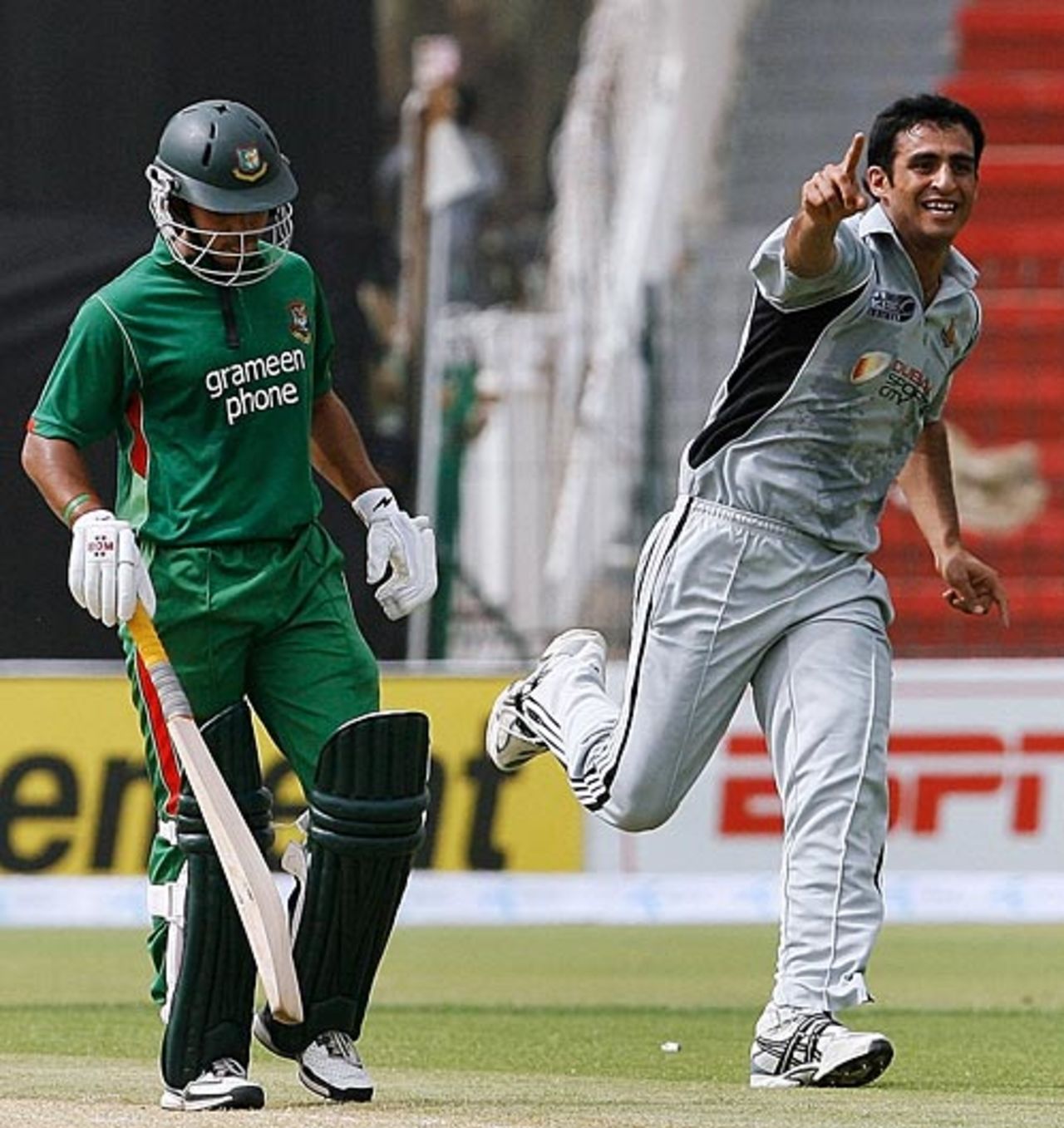 Zahid Shah celebrates Nazimuddin's wicket, Bangladesh v UAE, Group A, Lahore, June 24, 2008