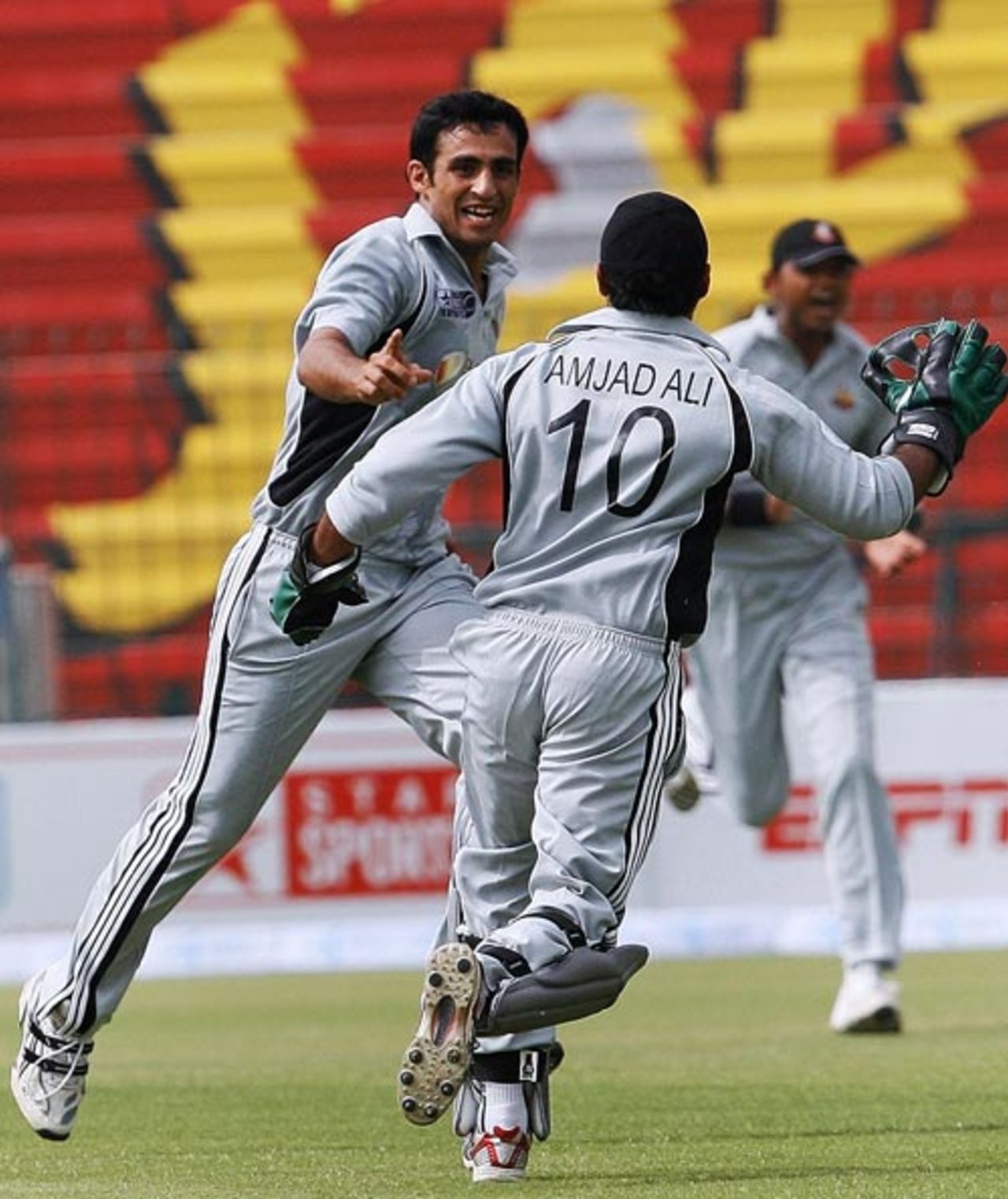 Zahid Shah dismissed Nazimuddin for 2, Bangladesh v UAE, Group A, Lahore, June 24, 2008