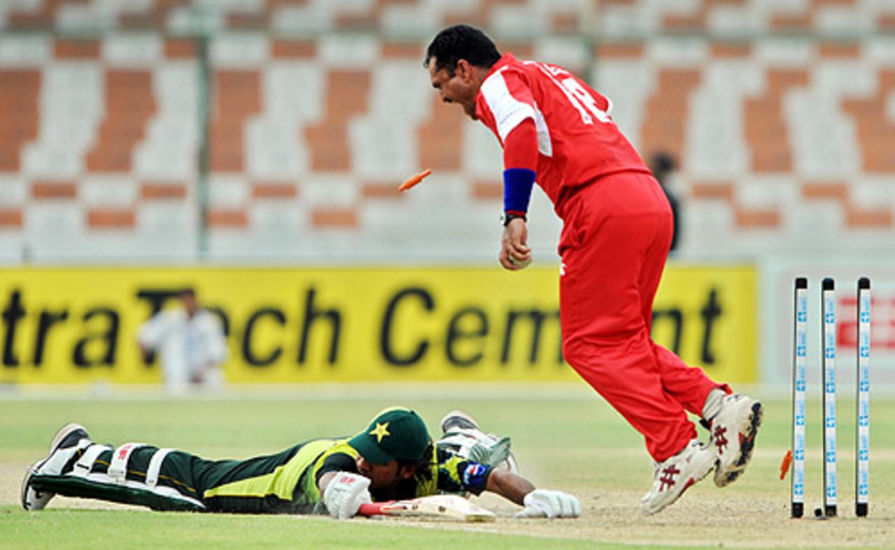 Munir Dar rejoices after running out Sarfraz Ahmed, Pakistan v Hong Kong, Asia Cup, Karachi, June 24, 2008