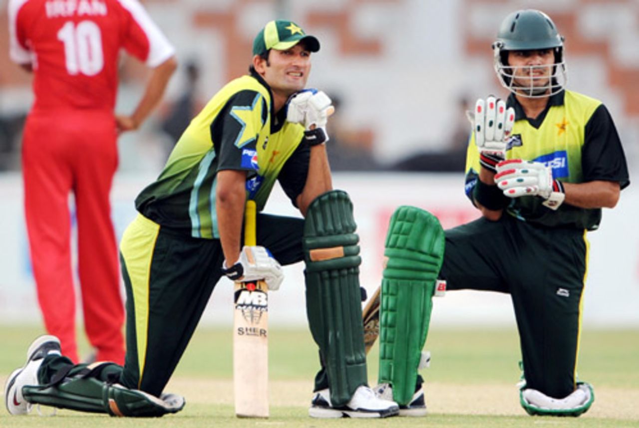 Sohail Tanvir and Fawad Alam take a break during their 100-run stand, Pakistan v Hong Kong, Group B, Asia Cup, Karachi, June 24, 2008