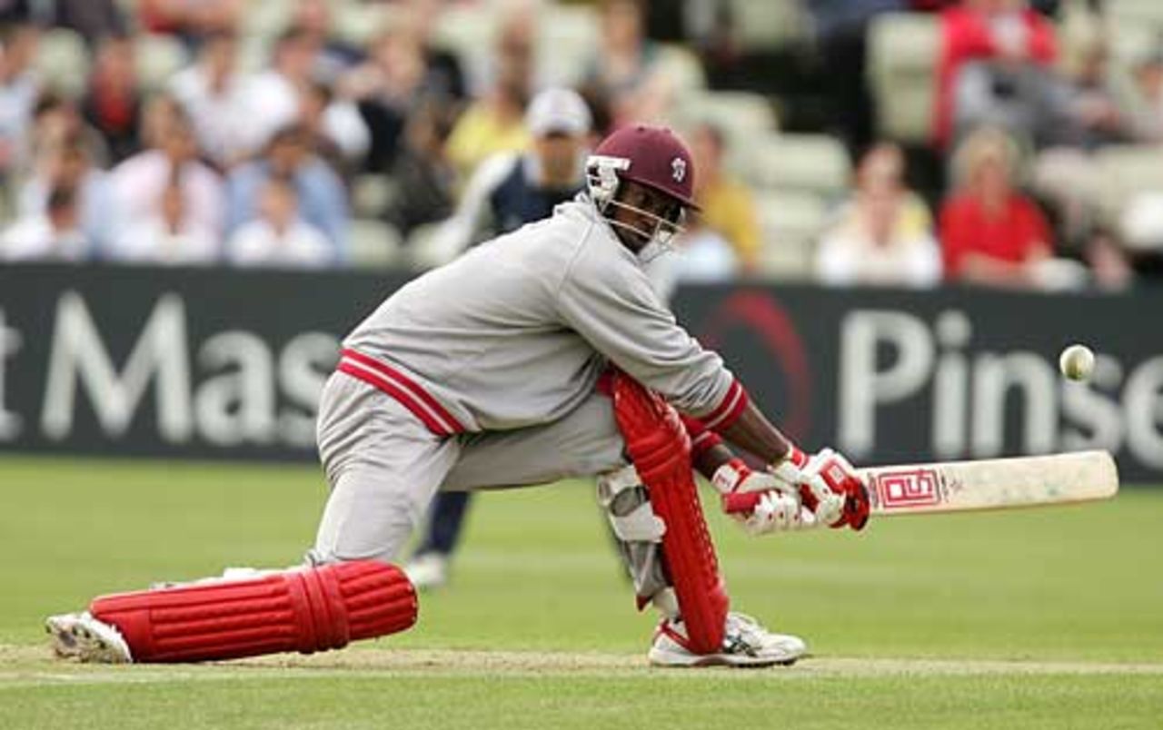 Omari Banks brings out the reverse sweep, Warwickshire v Somerset, Twenty20 Cup, Edgbaston, June 24, 2008