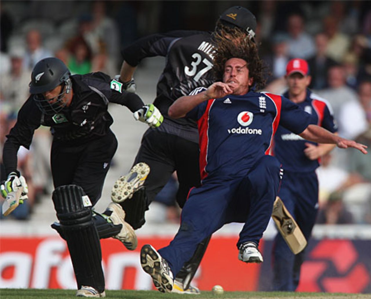 Ryan Sidebottom falls over after crashing into Grant Elliott who was subsequently run out, England v New Zealand, 4th ODI, The Oval, June 25, 2008