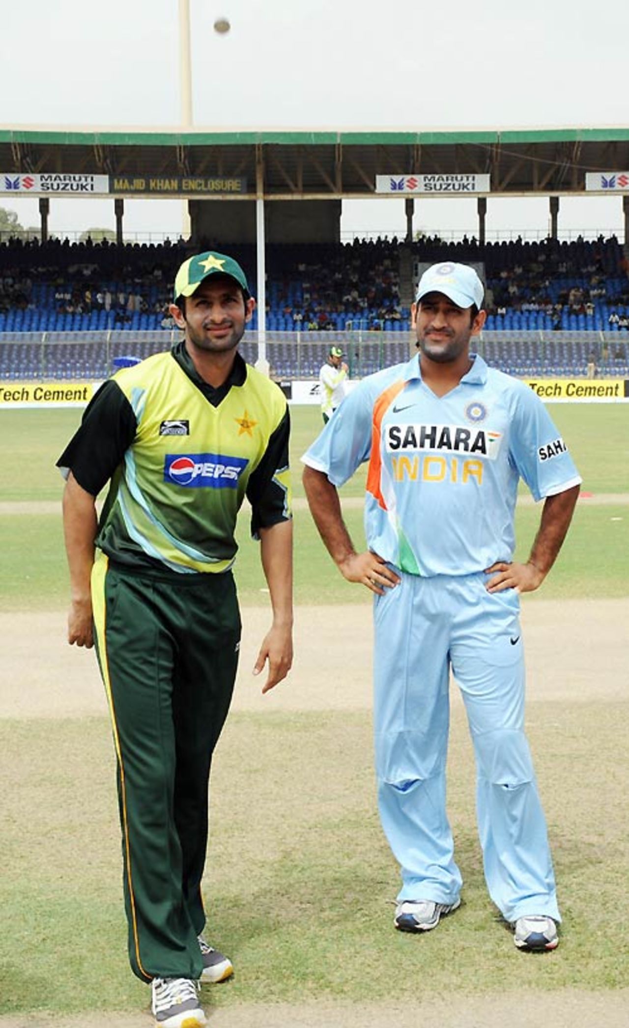 As the coin flies - Shoaib Malik and Mahendra Singh Dhoni at the toss, Pakistan v India, Group B, Asia Cup, Karachi, June 26, 2008