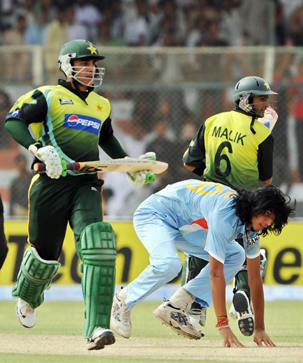 Salman Butt and Shoaib Malik added 90 for the first wicket, Pakistan v India, Group B, Asia Cup, Karachi, June 26, 2008