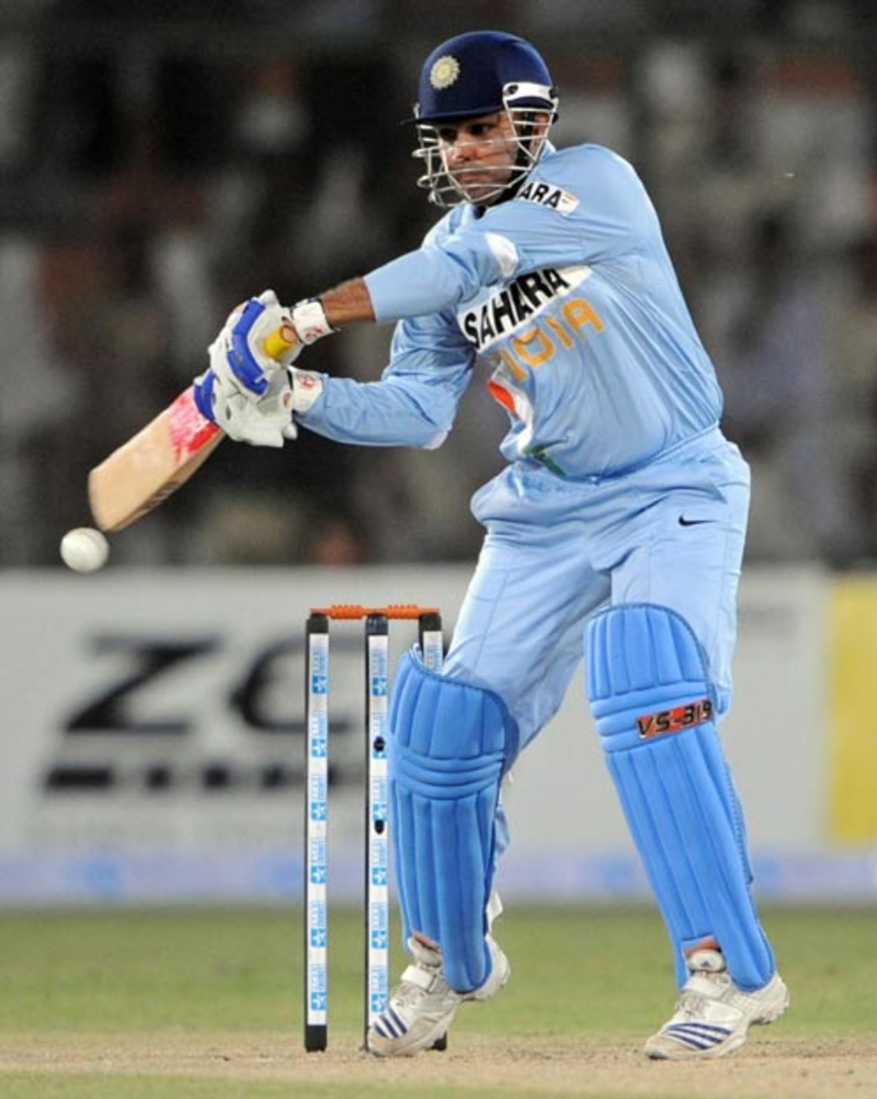 Virender Sehwag goes for his favourite cut shot, Pakistan v India, Group B, Asia Cup, Karachi, June 26, 2008
