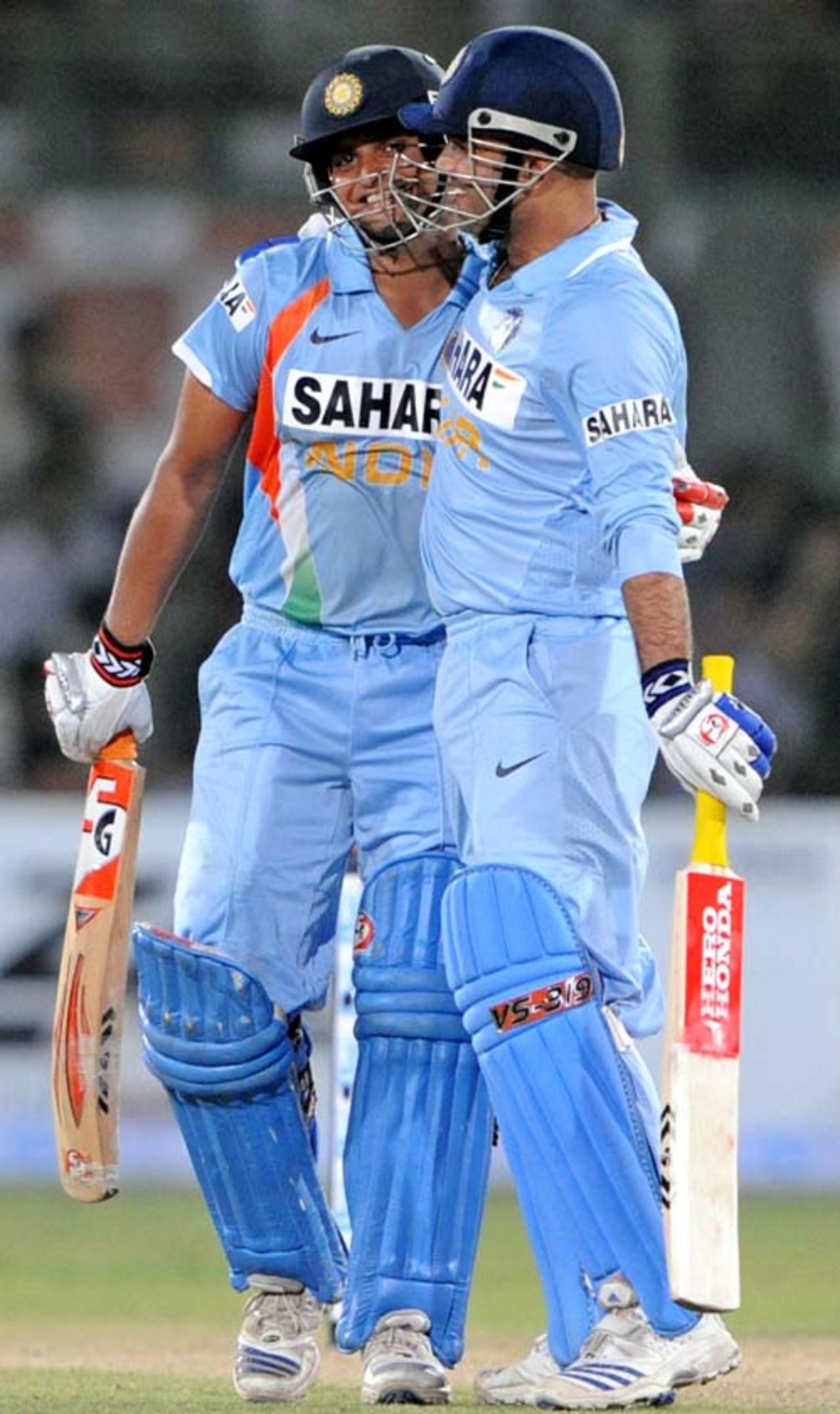 Virender Sehwag and Suresh Raina flayed Pakistan, Pakistan v India, Group B, Asia Cup, Karachi, June 26, 2008