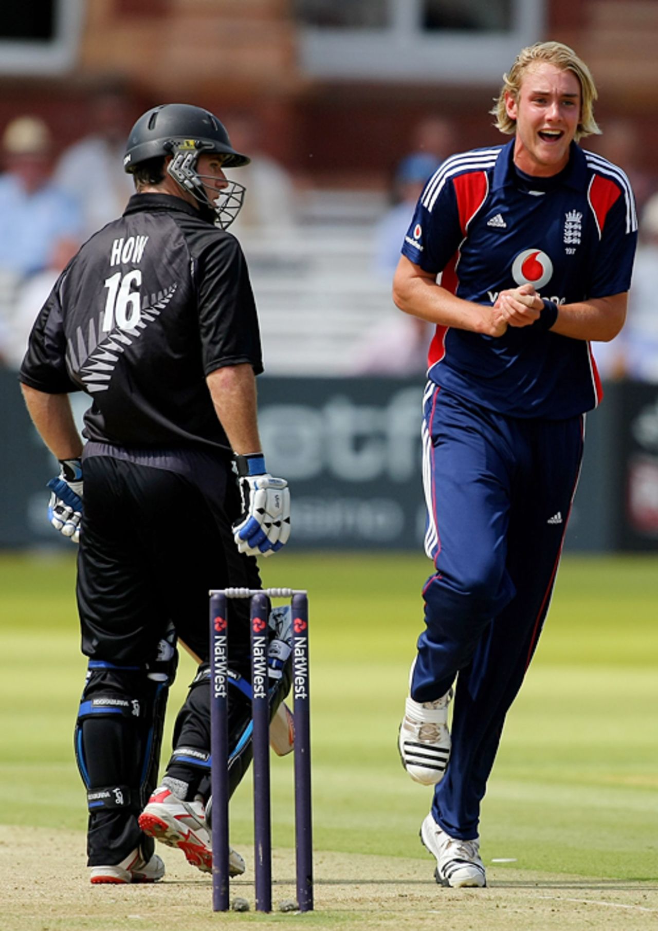 Stuart Broad removes Jamie How , England v New Zealand, 5th ODI, Lord's, June 28, 2008