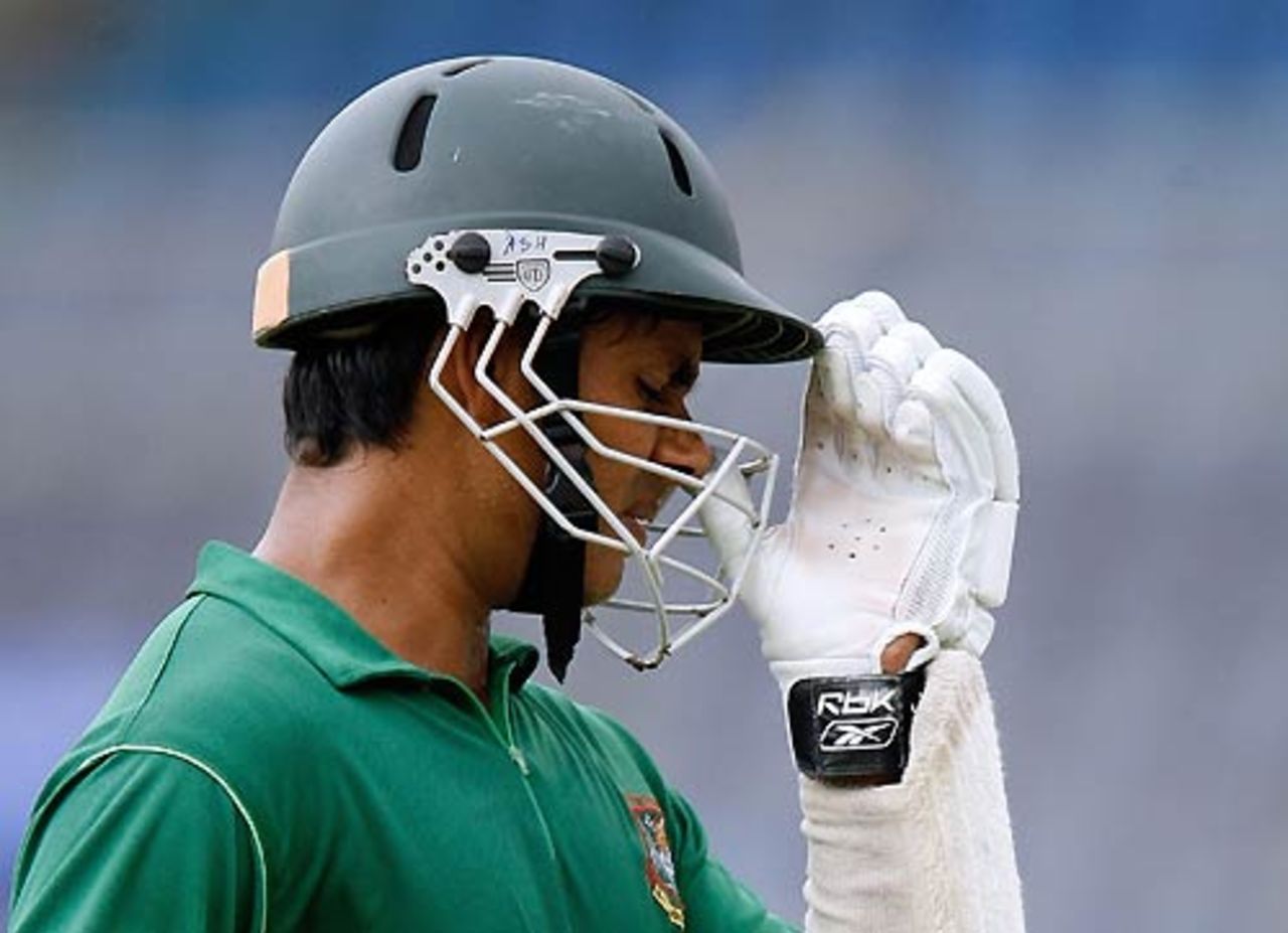A disappointed Mohammad Ashraful rues another missed opportunity, Bangladesh v India, Super Four, Asia Cup, Karachi, June 28, 2008