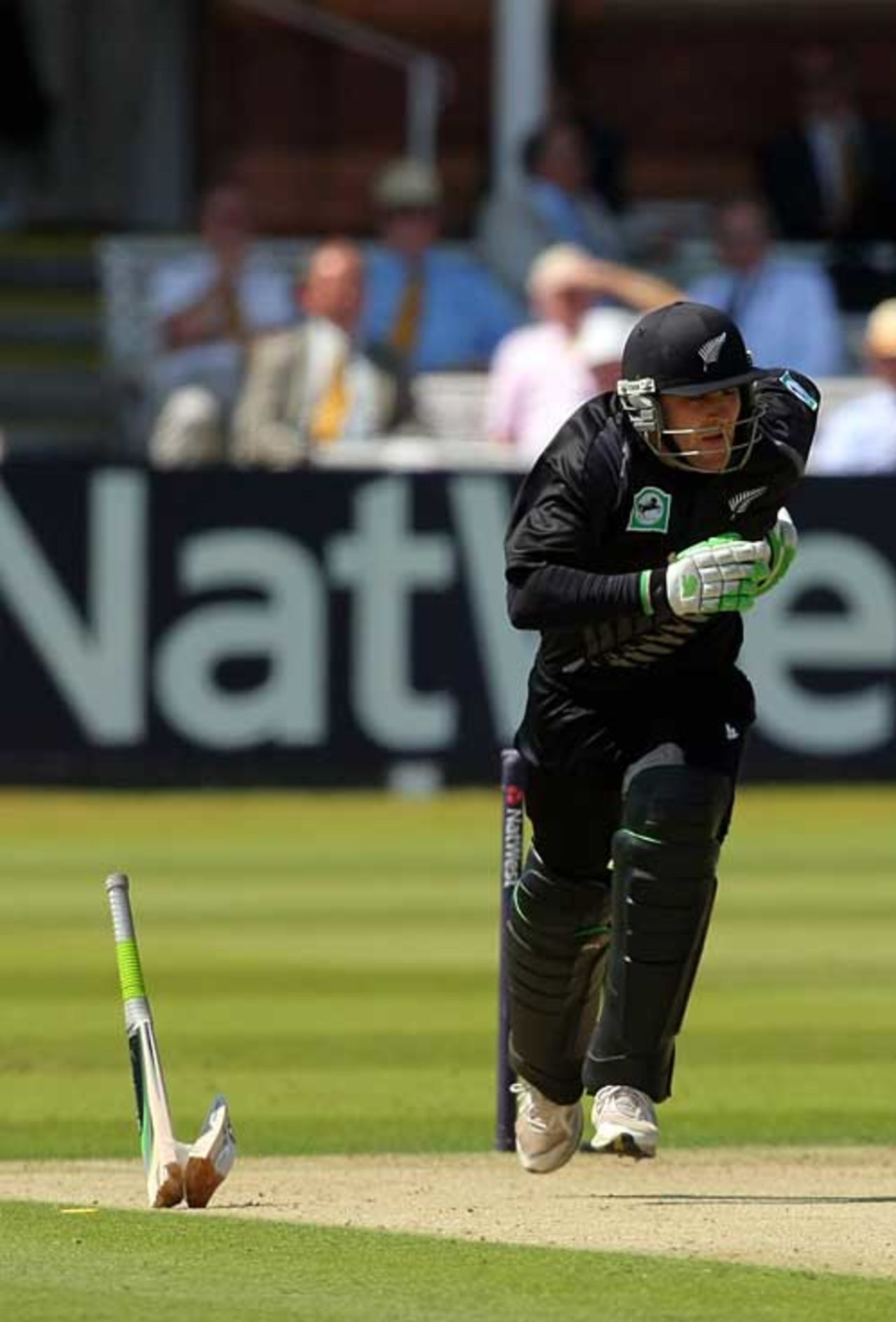 Brendon McCullum sets off for a run minus his broken bat, England v New Zealand, 5th ODI, Lord's, June 28, 2008