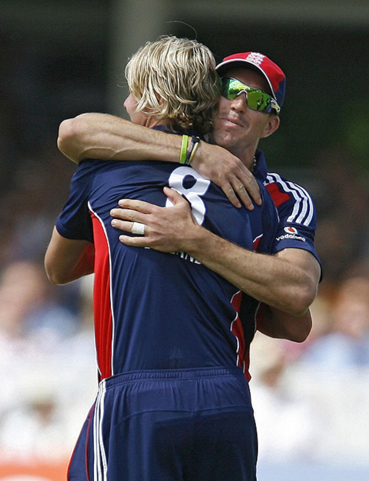 Kevin Pietersen shows his appreciation for Stuart Broad's two wickets, England v New Zealand, 5th ODI, Lord's, June 28, 2008